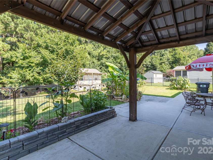 13516 Mallard Lake Road, Charlotte, NC 28262.  MLS# CAR4279820, YatesRealty ID 24924. 