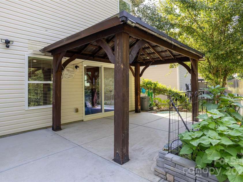 13516 Mallard Lake Road, Charlotte, NC 28262.  MLS# CAR4279820, YatesRealty ID 24924. 