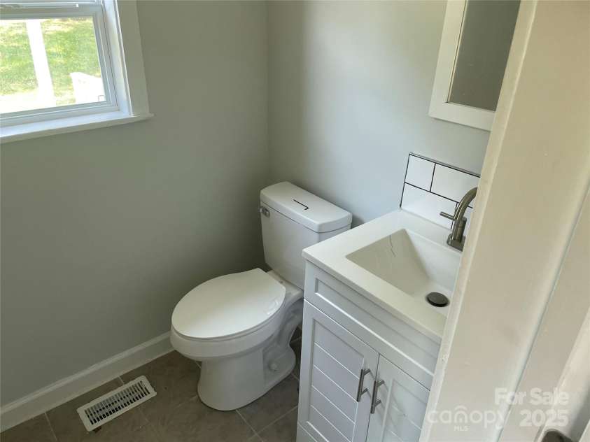 518 White Street, Chester, SC 29706.  MLS# CAR4279863, YatesRealty ID 24925. Bathrom 1