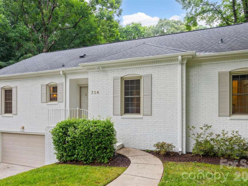 734 Charter Place, Charlotte, NC 28211.  MLS# CAR4384637, YatesRealty ID 24925. 