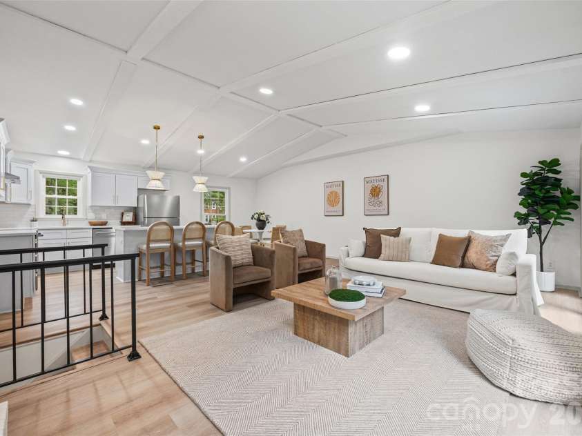 734 Charter Place, Charlotte, NC 28211.  MLS# CAR4384637, YatesRealty ID 24925. 