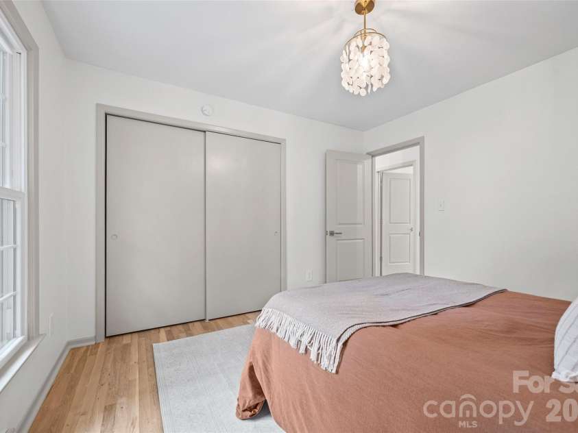 734 Charter Place, Charlotte, NC 28211.  MLS# CAR4384637, YatesRealty ID 24925. 