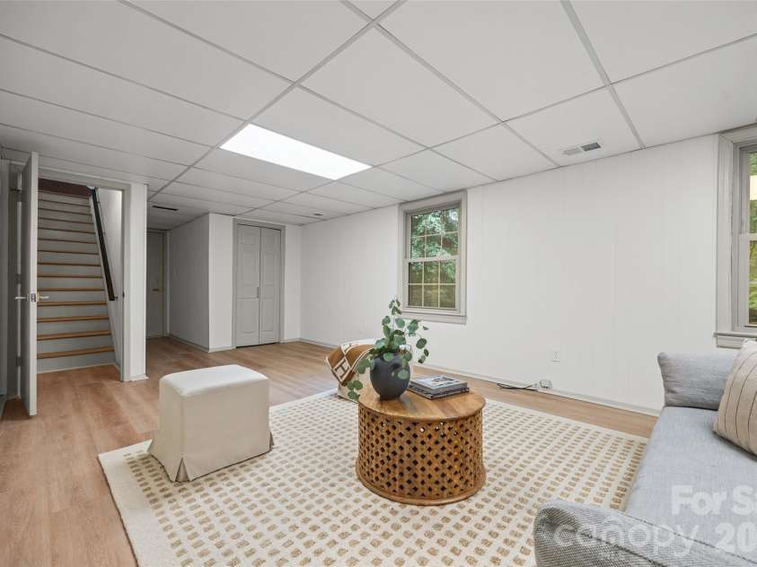 734 Charter Place, Charlotte, NC 28211.  MLS# CAR4384637, YatesRealty ID 24925. 