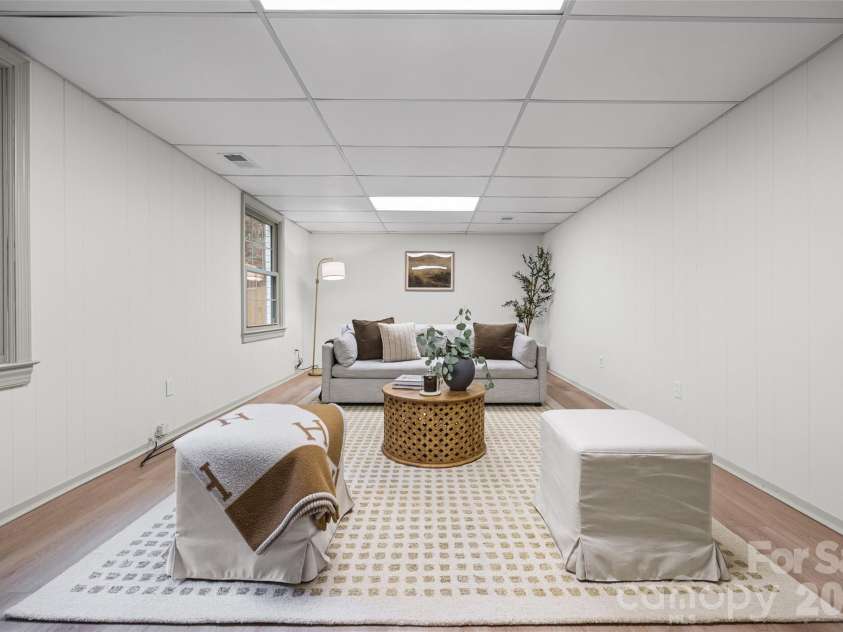 734 Charter Place, Charlotte, NC 28211.  MLS# CAR4384637, YatesRealty ID 24925. 