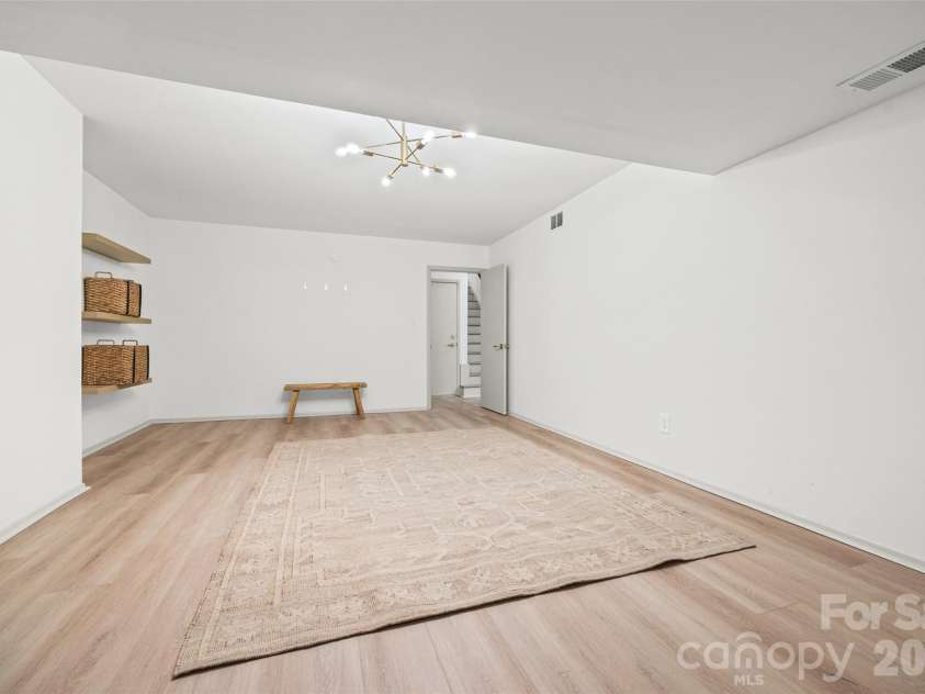 734 Charter Place, Charlotte, NC 28211.  MLS# CAR4384637, YatesRealty ID 24925. 