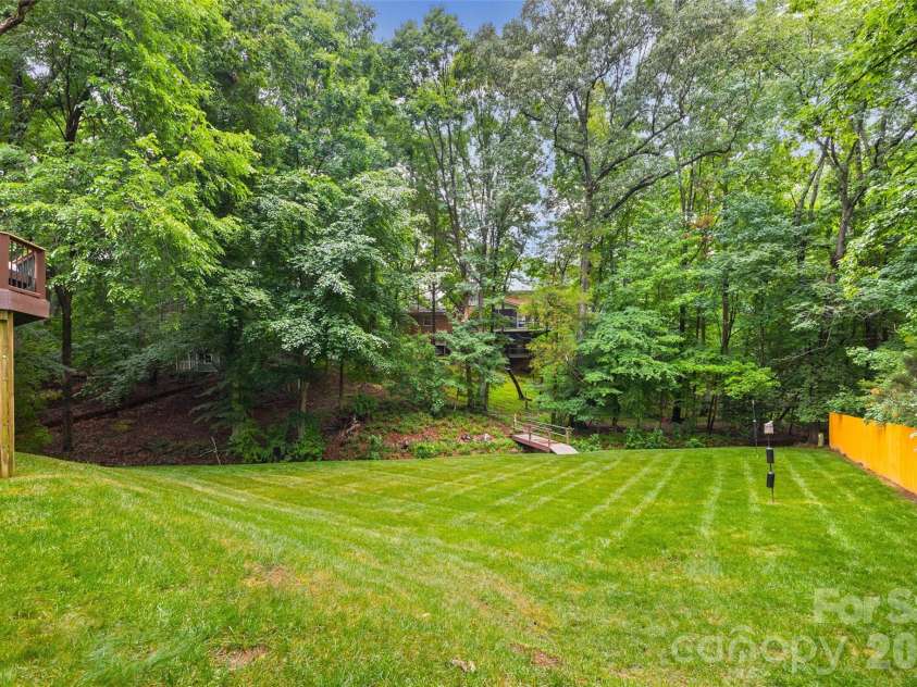 734 Charter Place, Charlotte, NC 28211.  MLS# CAR4384637, YatesRealty ID 24925. 