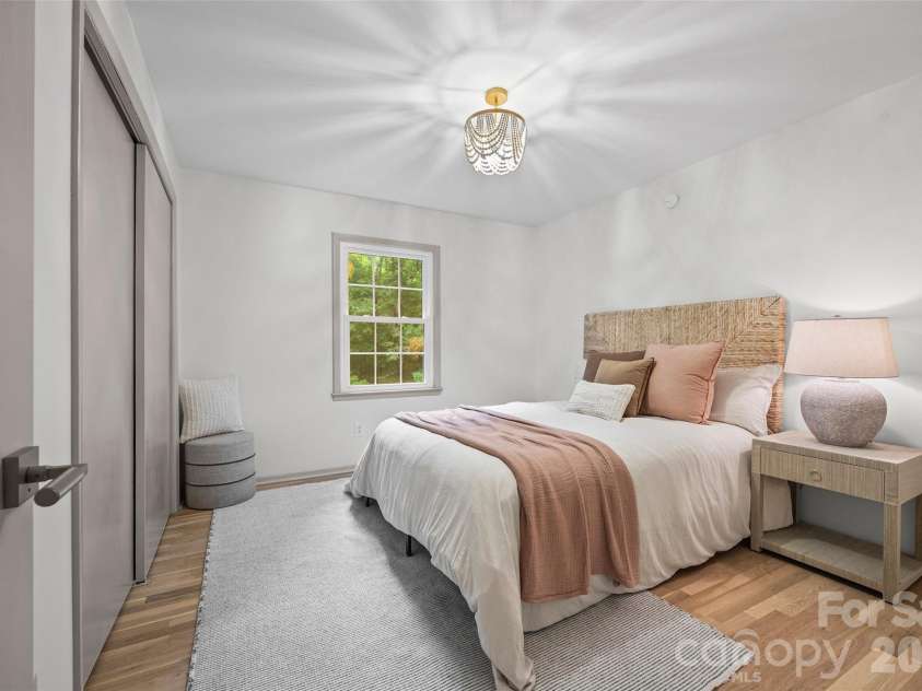 734 Charter Place, Charlotte, NC 28211.  MLS# CAR4384637, YatesRealty ID 24925. Bedroom 1