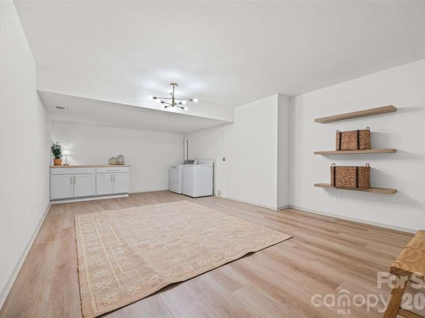 734 Charter Place, Charlotte, NC 28211.  MLS# CAR4384637, YatesRealty ID 24925. Laundry/Flex Room