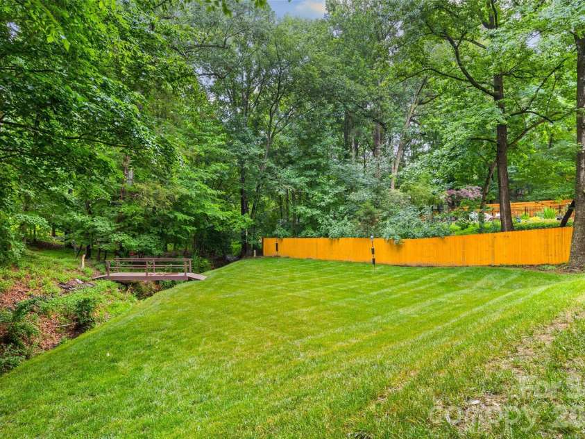 734 Charter Place, Charlotte, NC 28211.  MLS# CAR4384637, YatesRealty ID 24925. Lush, spacious backyard