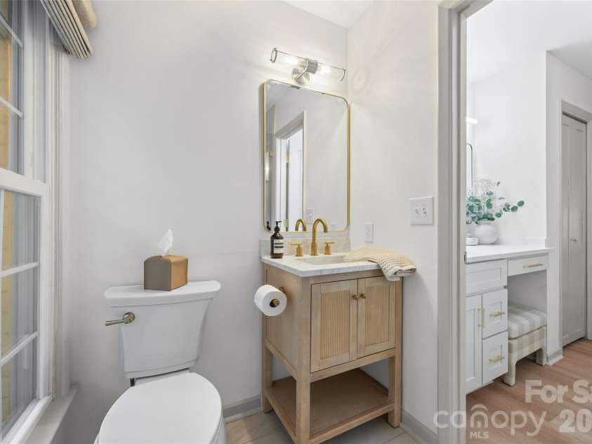 734 Charter Place, Charlotte, NC 28211.  MLS# CAR4384637, YatesRealty ID 24925. Primary Bath