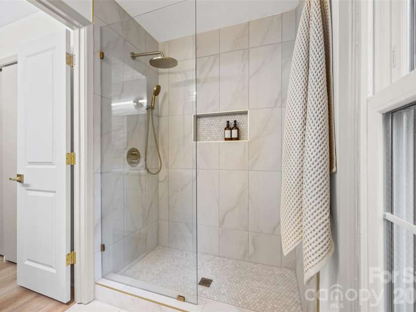 734 Charter Place, Charlotte, NC 28211.  MLS# CAR4384637, YatesRealty ID 24925. Primary Bath walk-in shower