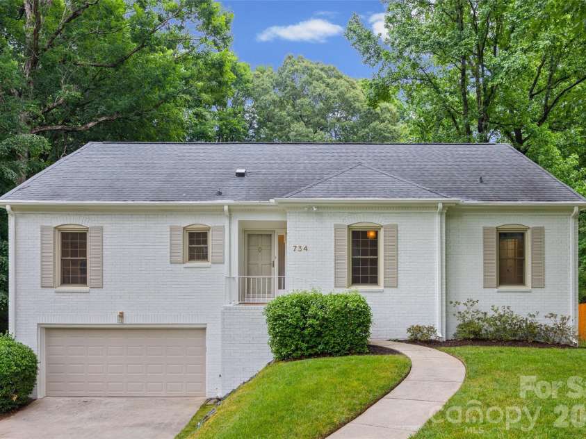 734 Charter Place, Charlotte, NC 28211.  MLS# CAR4384637, YatesRealty ID 24925. Welcome Home! 