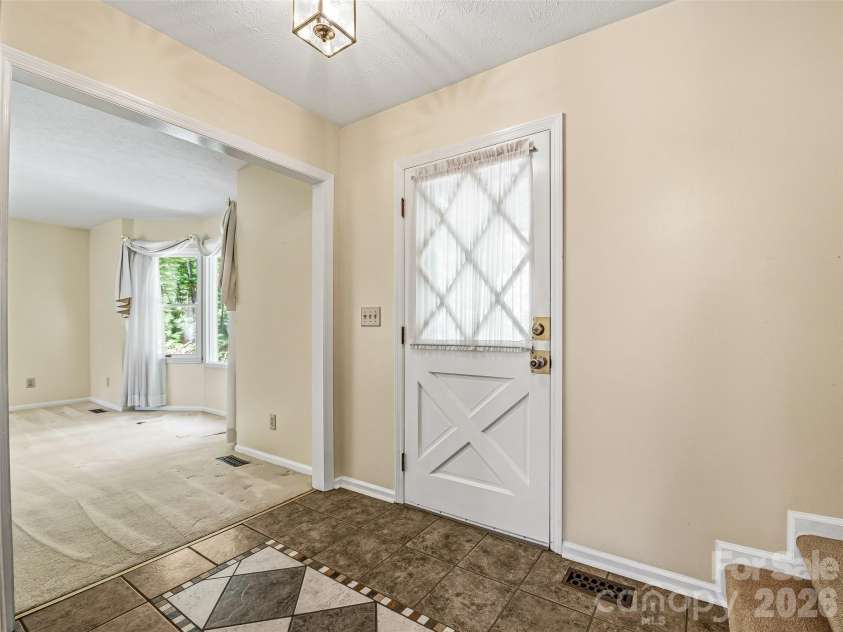 11 Woodmere Drive, Arden, NC 28704.  MLS# CAR4382384, YatesRealty ID 24926. Entry foyer. 