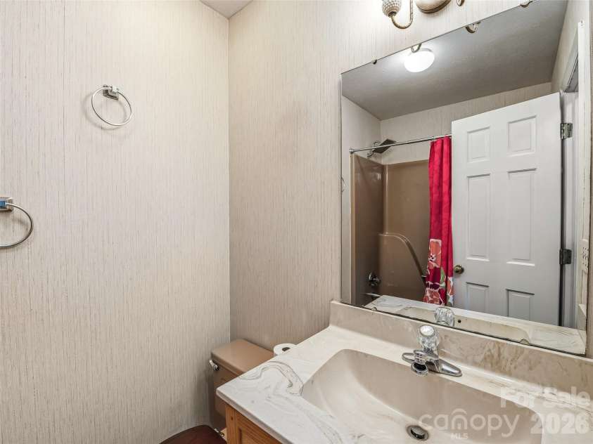 11 Woodmere Drive, Arden, NC 28704.  MLS# CAR4382384, YatesRealty ID 24926. Full guest bathroom upstairs.