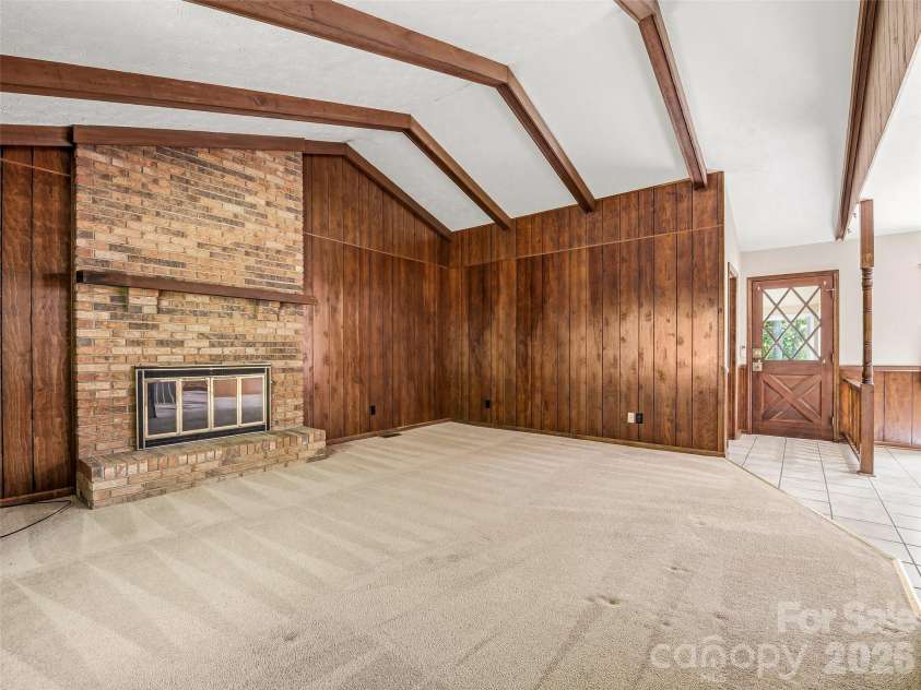 11 Woodmere Drive, Arden, NC 28704.  MLS# CAR4382384, YatesRealty ID 24926. Large great room.