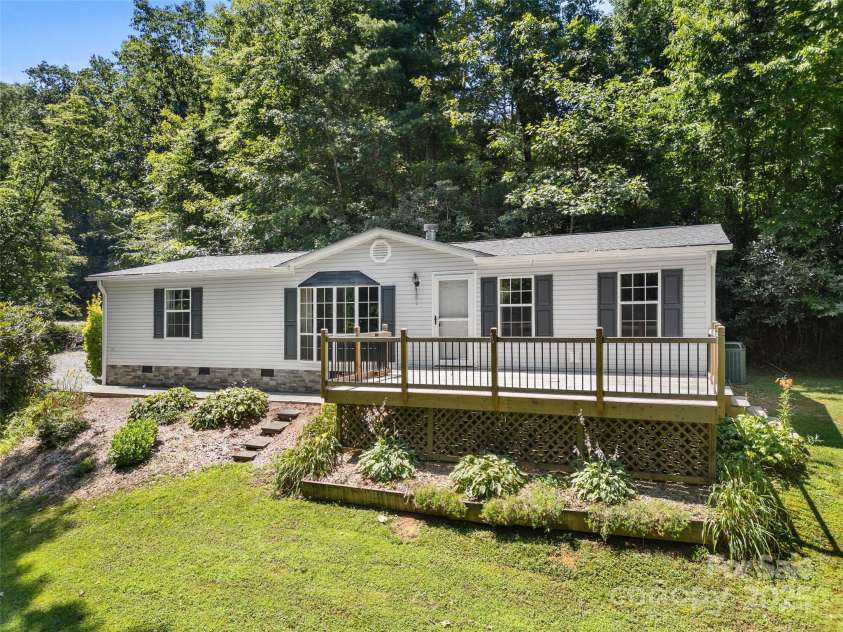 946 Turkey Pen Gap Road, Horse Shoe, NC 28742.  MLS# CAR4279493, YatesRealty ID 24926. 