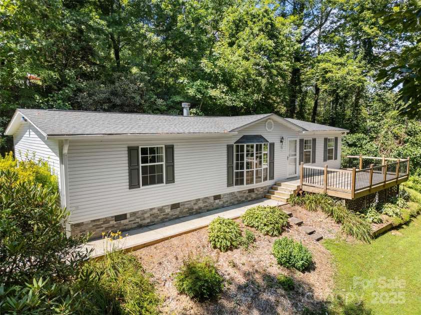 946 Turkey Pen Gap Road, Horse Shoe, NC 28742.  MLS# CAR4279493, YatesRealty ID 24926. 