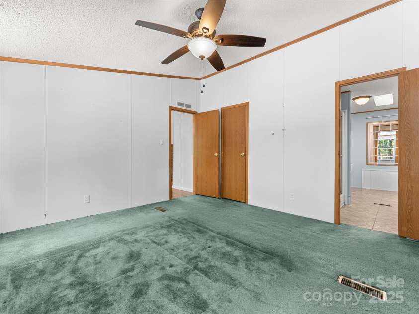 946 Turkey Pen Gap Road, Horse Shoe, NC 28742.  MLS# CAR4279493, YatesRealty ID 24926. 