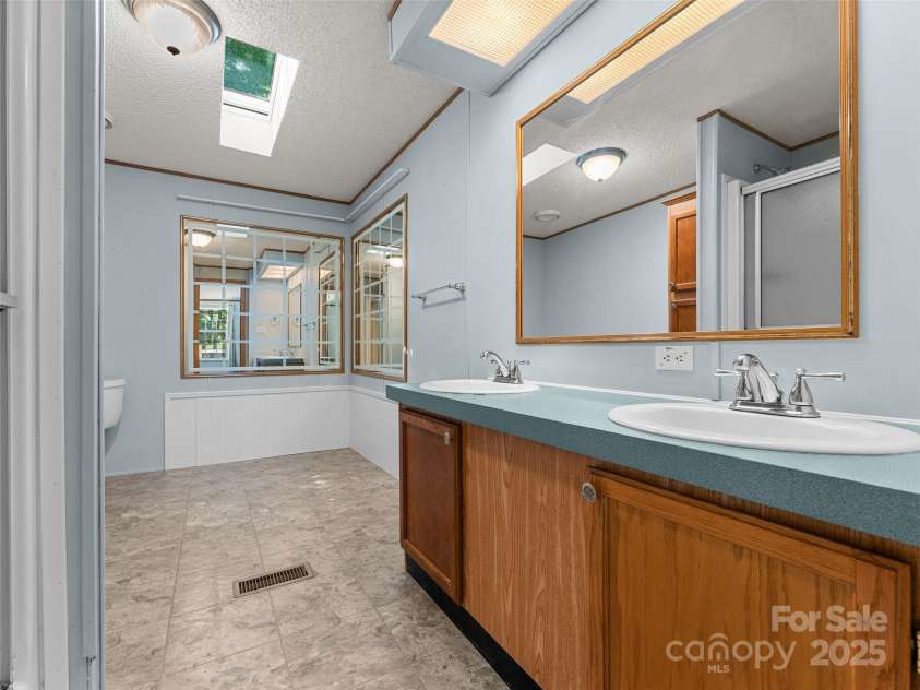 946 Turkey Pen Gap Road, Horse Shoe, NC 28742.  MLS# CAR4279493, YatesRealty ID 24926. 