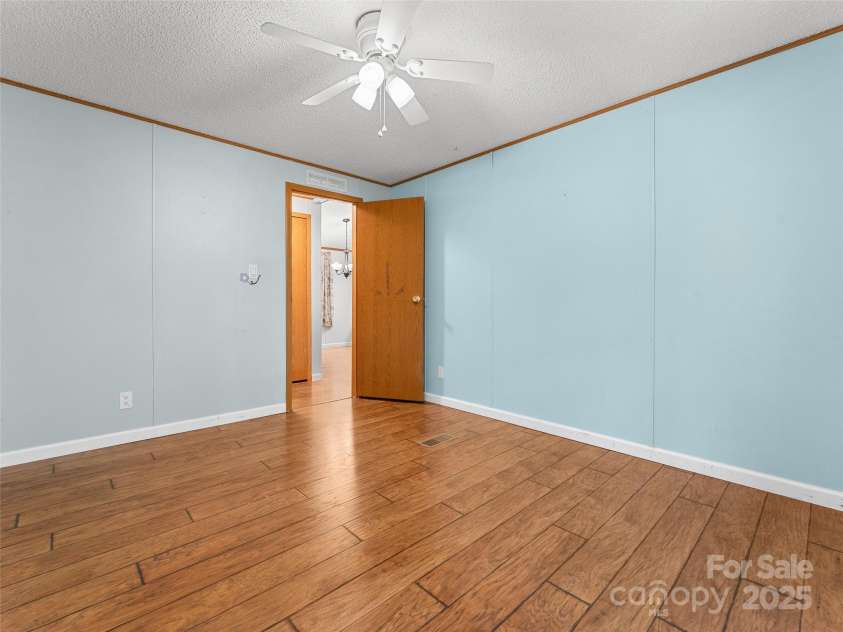 946 Turkey Pen Gap Road, Horse Shoe, NC 28742.  MLS# CAR4279493, YatesRealty ID 24926. 