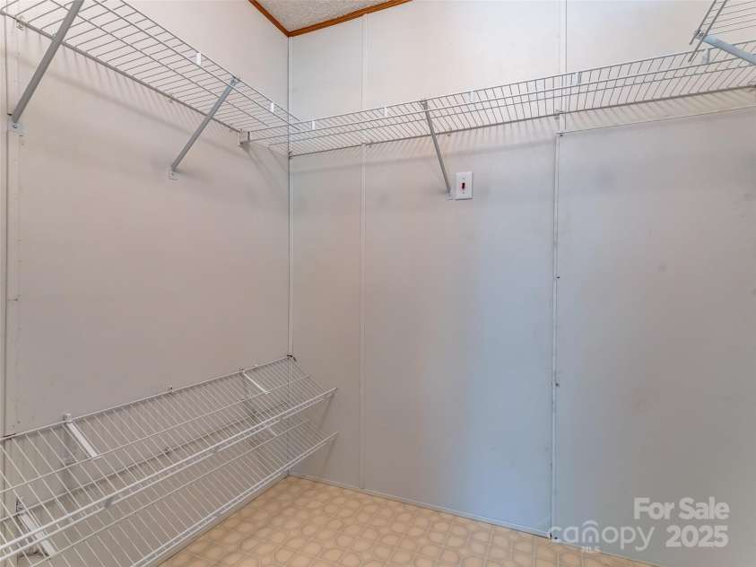 946 Turkey Pen Gap Road, Horse Shoe, NC 28742.  MLS# CAR4279493, YatesRealty ID 24926. 