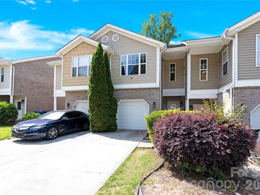 117 Sherman Oaks Lane, Mooresville, NC 28115.  MLS# CAR4382167, YatesRealty ID 24928. 