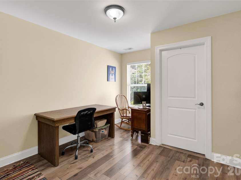 117 Sherman Oaks Lane, Mooresville, NC 28115.  MLS# CAR4382167, YatesRealty ID 24928. Flex Space