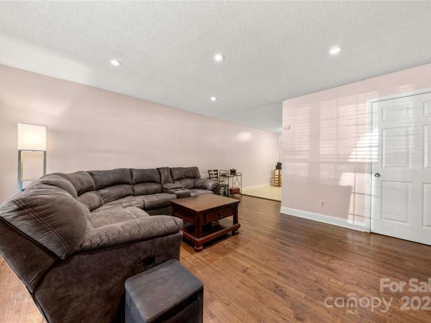 3130 Erskine Drive, Charlotte, NC 28205.  MLS# CAR4270926, YatesRealty ID 24928. 