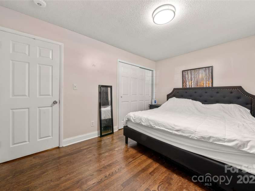 3130 Erskine Drive, Charlotte, NC 28205.  MLS# CAR4270926, YatesRealty ID 24928. 