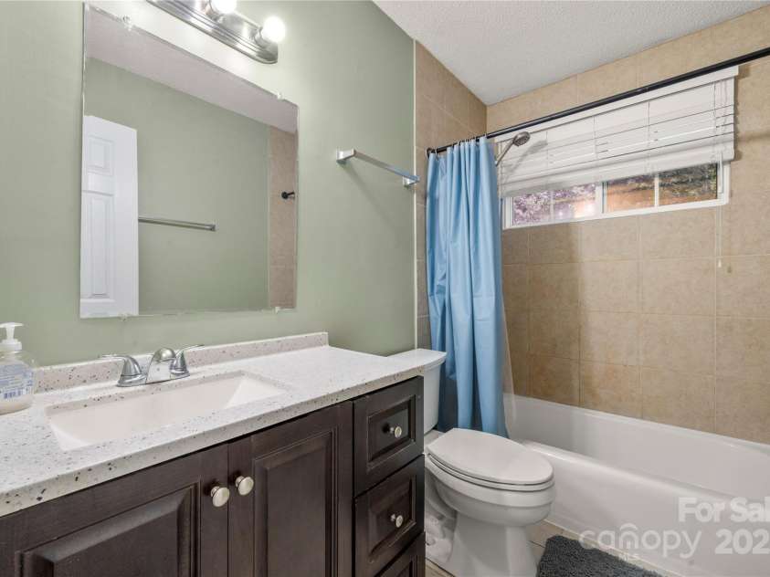 3130 Erskine Drive, Charlotte, NC 28205.  MLS# CAR4270926, YatesRealty ID 24928. 