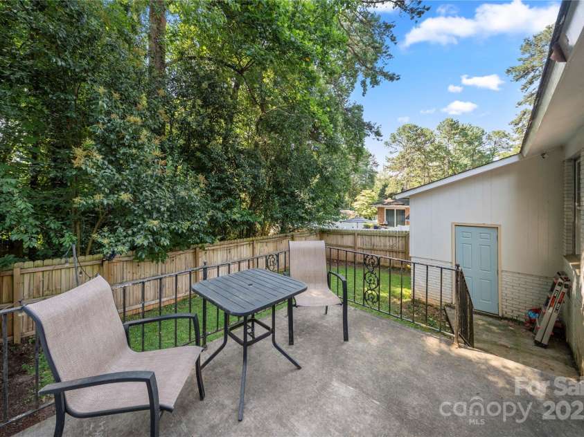 3130 Erskine Drive, Charlotte, NC 28205.  MLS# CAR4270926, YatesRealty ID 24928. 