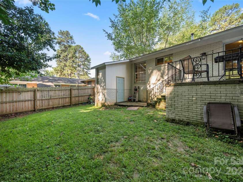 3130 Erskine Drive, Charlotte, NC 28205.  MLS# CAR4270926, YatesRealty ID 24928. 