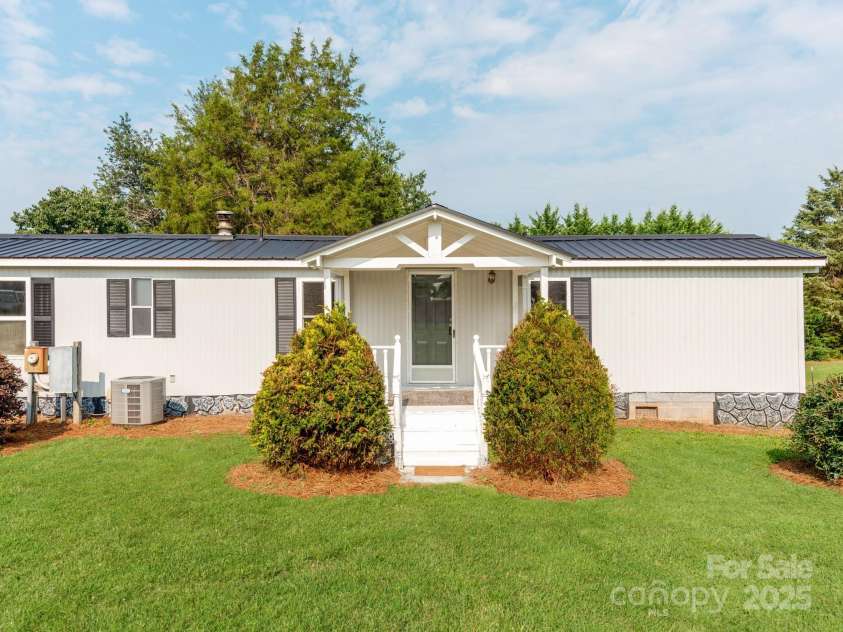 4101 Biggerstaff Road, Maiden, NC 28650.  MLS# CAR4279906, YatesRealty ID 24929. 