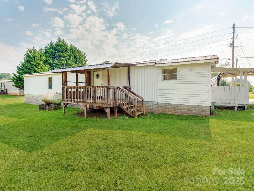 4101 Biggerstaff Road, Maiden, NC 28650.  MLS# CAR4279906, YatesRealty ID 24929. 