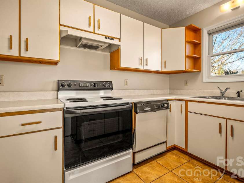 77 Chestnut Street, Tryon, NC 28782.  MLS# CAR4241972, YatesRealty ID 2493. 