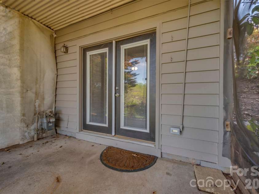 77 Chestnut Street, Tryon, NC 28782.  MLS# CAR4241972, YatesRealty ID 2493. 