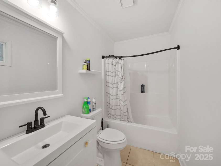 105 Edgewood Circle, Concord, NC 28025.  MLS# CAR4279499, YatesRealty ID 24930. 