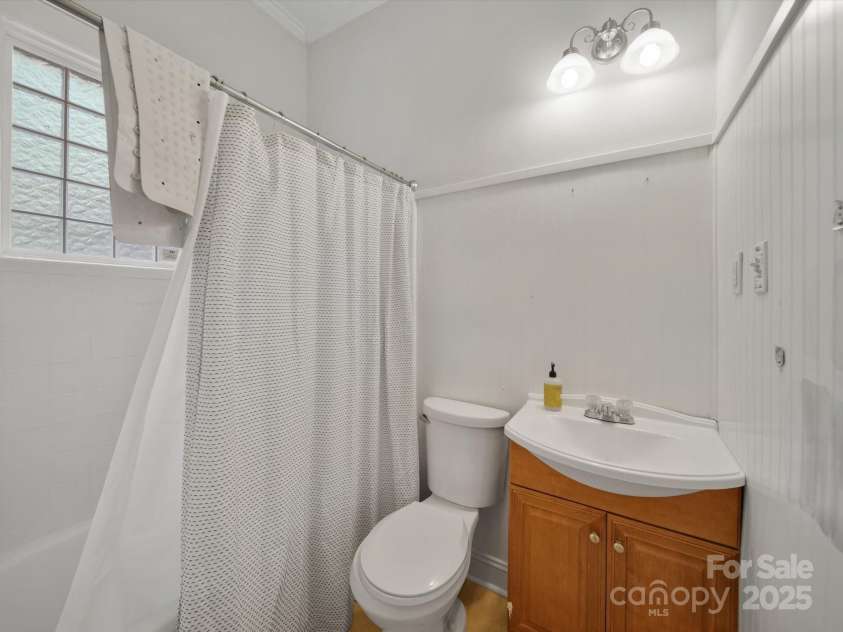 105 Edgewood Circle, Concord, NC 28025.  MLS# CAR4279499, YatesRealty ID 24930. 