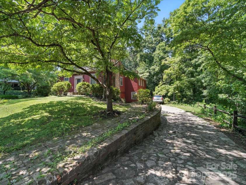 105 Edgewood Circle, Concord, NC 28025.  MLS# CAR4279499, YatesRealty ID 24930. Driveway to the garage and basement