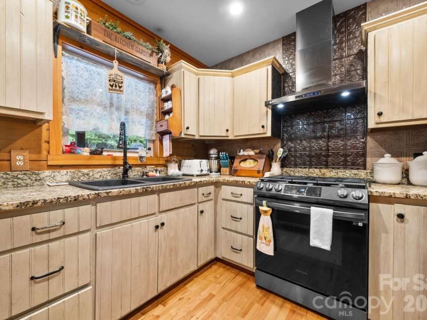 3355 Helton Hartley Place, Lenoir, NC 28645.  MLS# CAR4381780, YatesRealty ID 24931. 