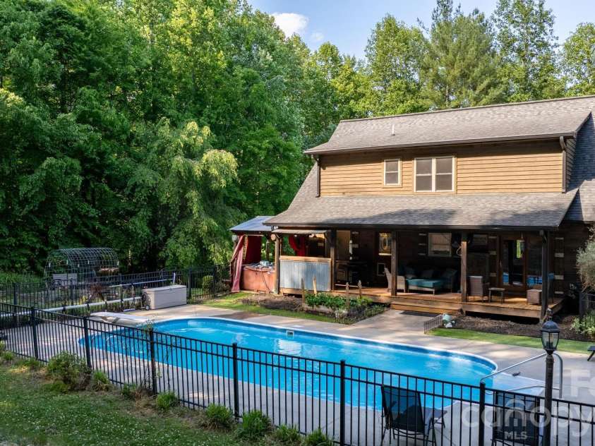 3355 Helton Hartley Place, Lenoir, NC 28645.  MLS# CAR4381780, YatesRealty ID 24931. 