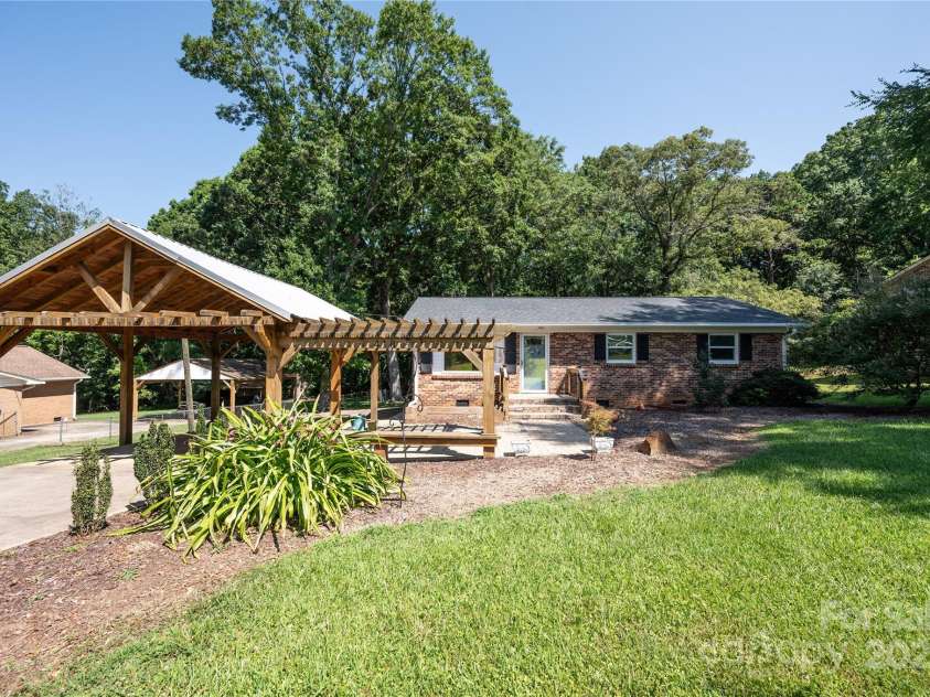 418 Stokes Avenue, Clover, SC 29710.  MLS# CAR4279850, YatesRealty ID 24931. 