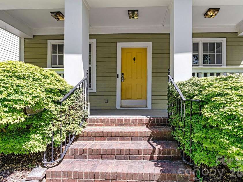 6747 Douglas Park Drive, Huntersville, NC 28078.  MLS# CAR4370341, YatesRealty ID 24932. 