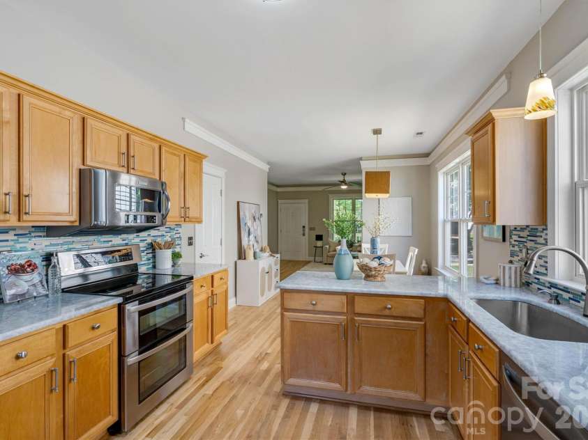6747 Douglas Park Drive, Huntersville, NC 28078.  MLS# CAR4370341, YatesRealty ID 24932. 