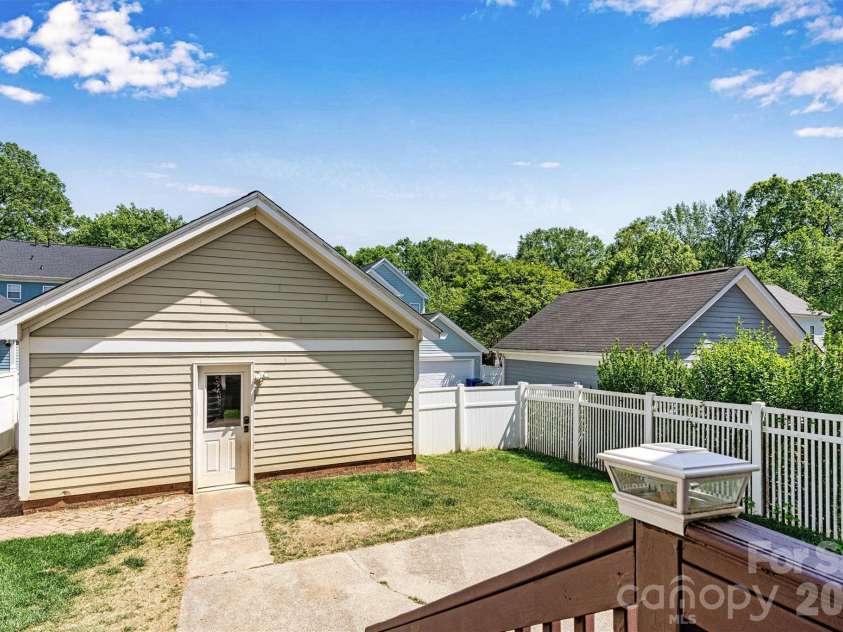 6747 Douglas Park Drive, Huntersville, NC 28078.  MLS# CAR4370341, YatesRealty ID 24932. 