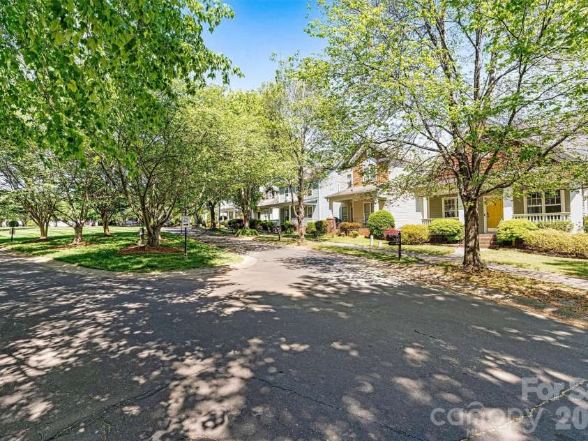 6747 Douglas Park Drive, Huntersville, NC 28078.  MLS# CAR4370341, YatesRealty ID 24932. 