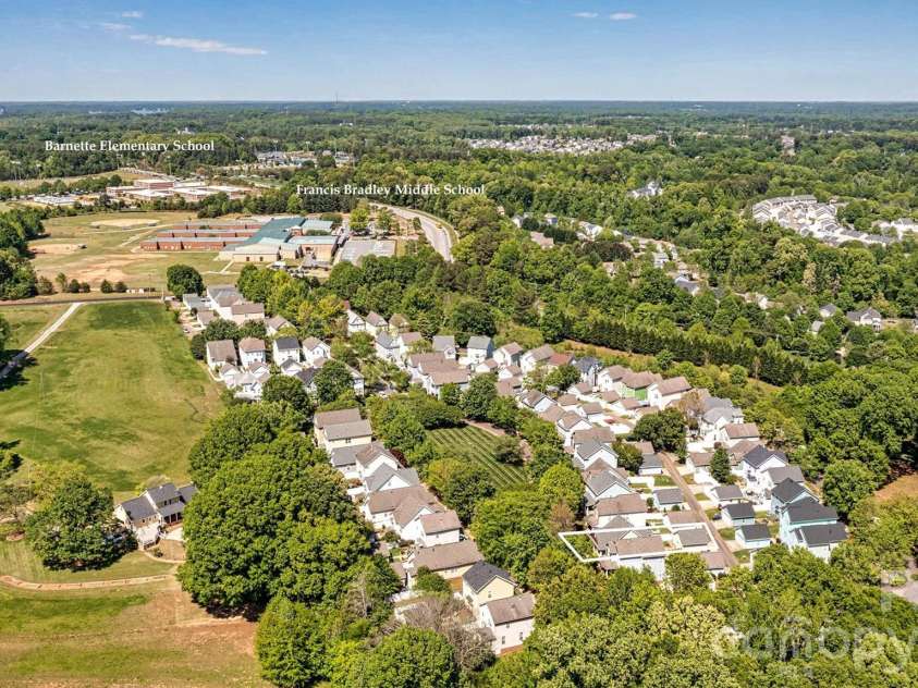 6747 Douglas Park Drive, Huntersville, NC 28078.  MLS# CAR4370341, YatesRealty ID 24932. 