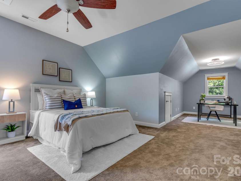 6747 Douglas Park Drive, Huntersville, NC 28078.  MLS# CAR4370341, YatesRealty ID 24932. Primary 2nd Level