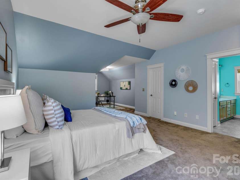 6747 Douglas Park Drive, Huntersville, NC 28078.  MLS# CAR4370341, YatesRealty ID 24932. Primary 2nd Level