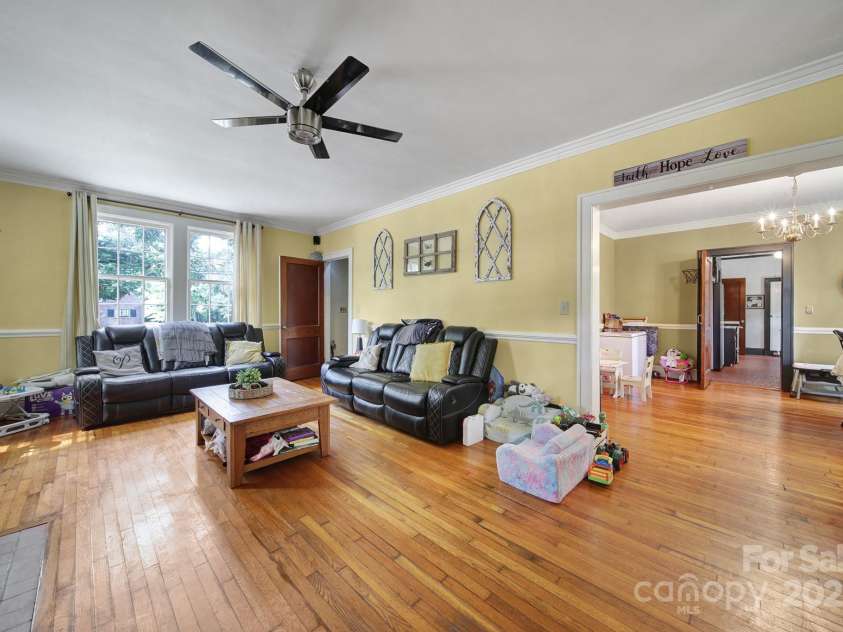 504 Chesterfield Avenue, Lancaster, SC 29720.  MLS# CAR4279892, YatesRealty ID 24934. 